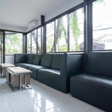 Reddoorz Plus Near Itc Cempaka Mas 2 Jakarta Exteriör bild
