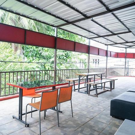 Reddoorz Plus Near Itc Cempaka Mas 2 Jakarta Exteriör bild