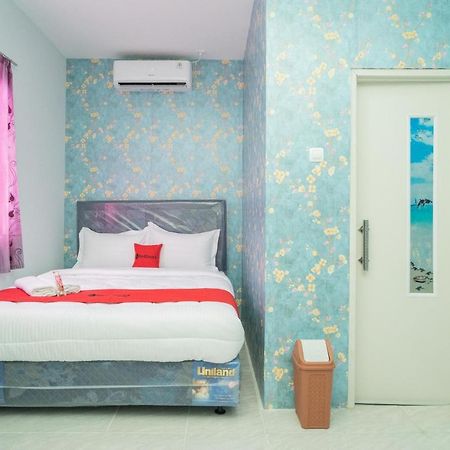 Reddoorz Plus Near Itc Cempaka Mas 2 Jakarta Exteriör bild