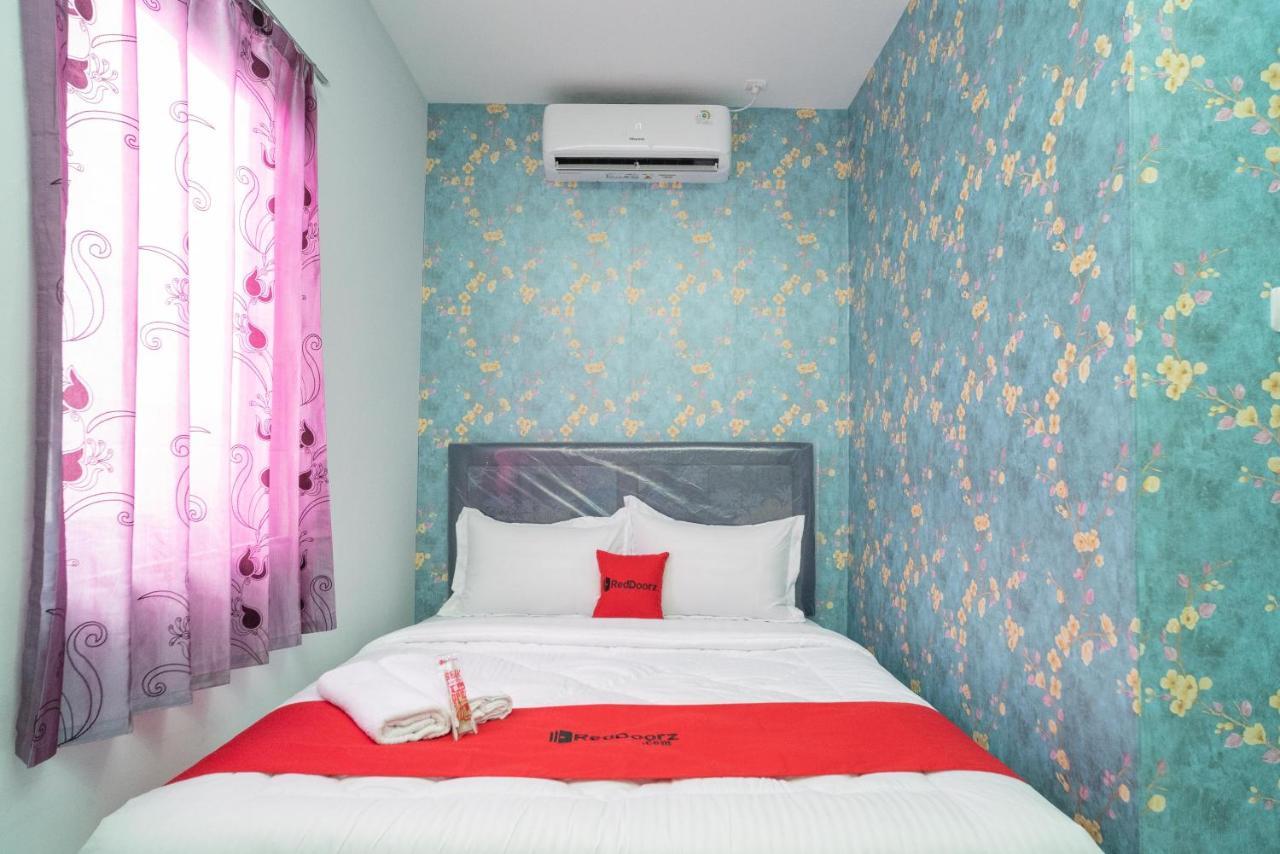Reddoorz Plus Near Itc Cempaka Mas 2 Jakarta Exteriör bild