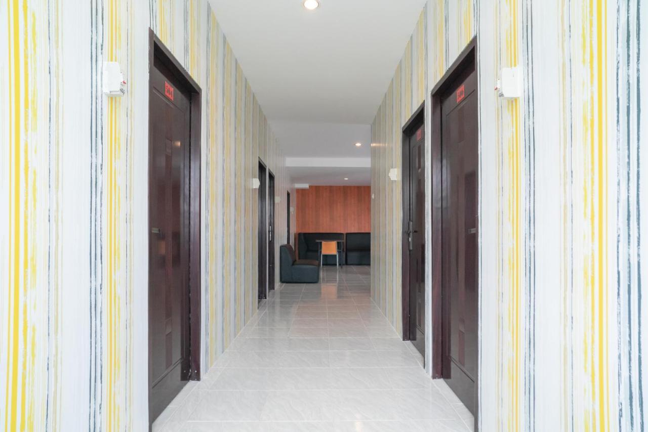 Reddoorz Plus Near Itc Cempaka Mas 2 Jakarta Exteriör bild