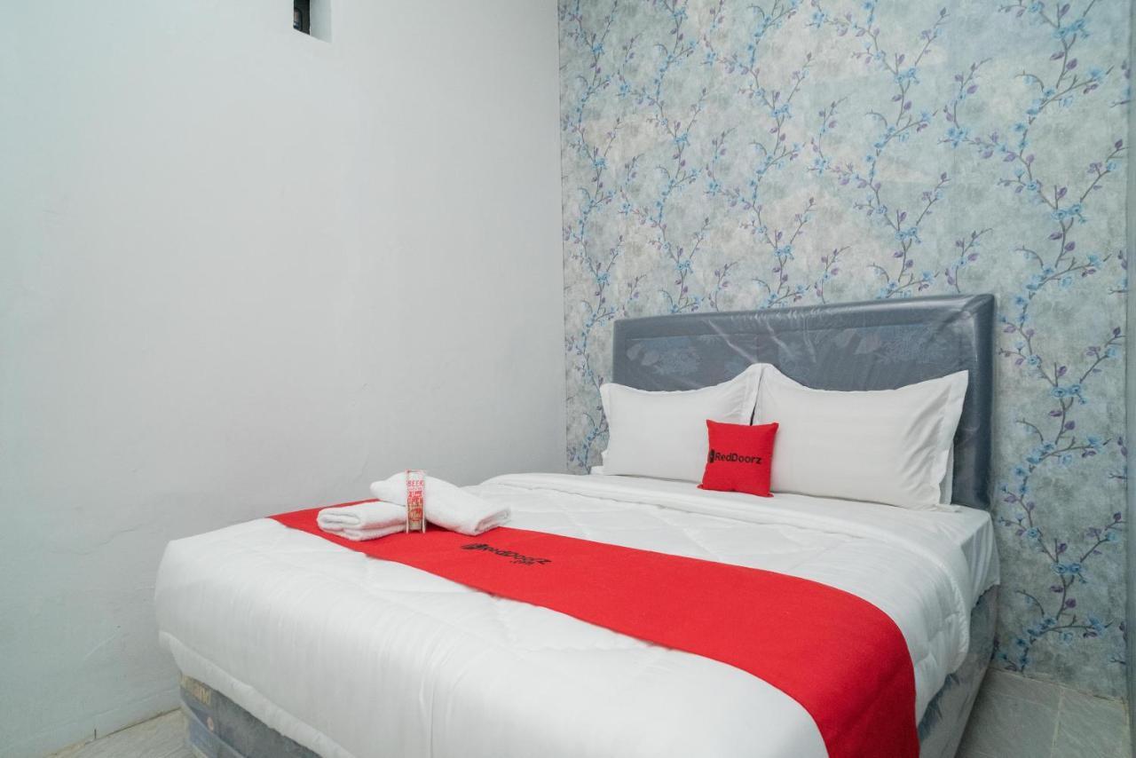 Reddoorz Plus Near Itc Cempaka Mas 2 Jakarta Exteriör bild