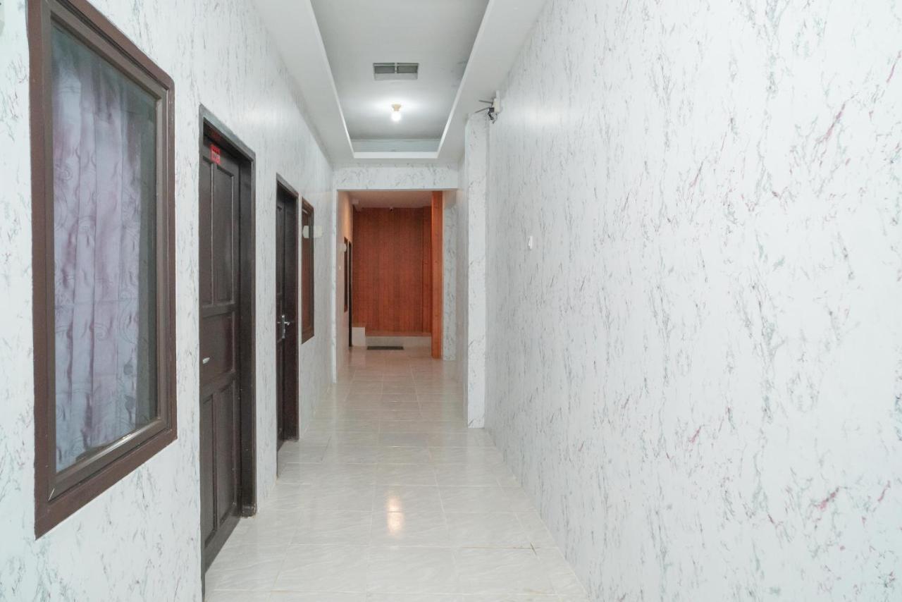 Reddoorz Plus Near Itc Cempaka Mas 2 Jakarta Exteriör bild