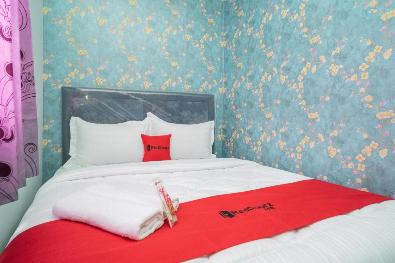 Reddoorz Plus Near Itc Cempaka Mas 2 Jakarta Exteriör bild