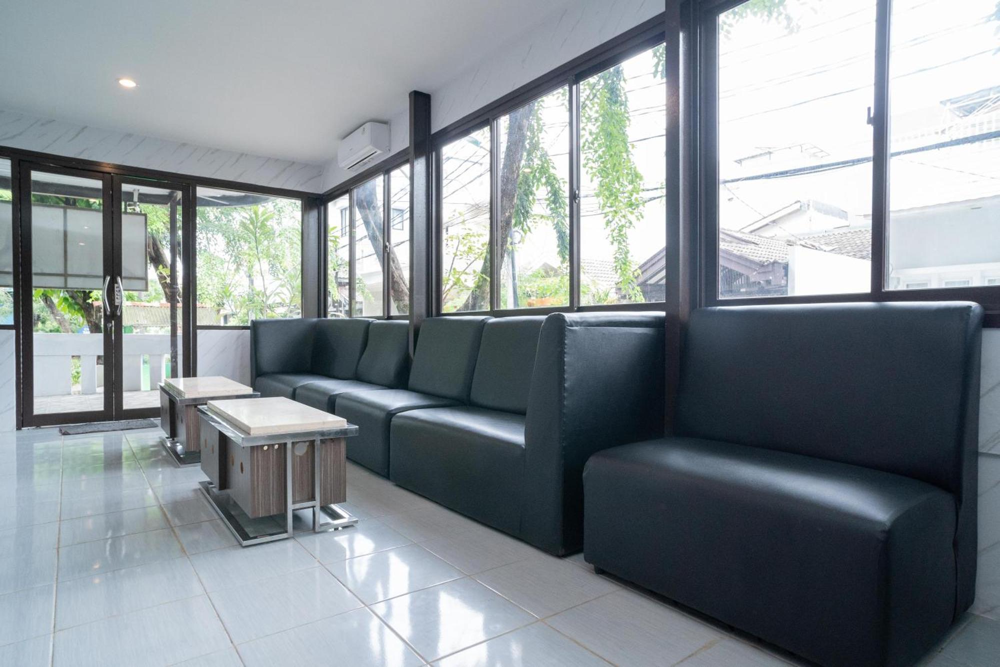 Reddoorz Plus Near Itc Cempaka Mas 2 Jakarta Exteriör bild