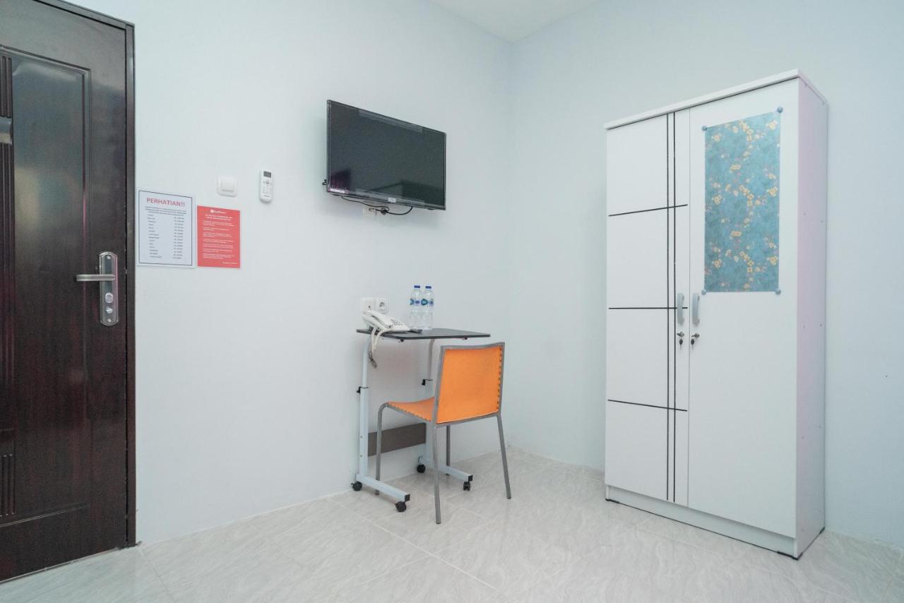 Reddoorz Plus Near Itc Cempaka Mas 2 Jakarta Exteriör bild
