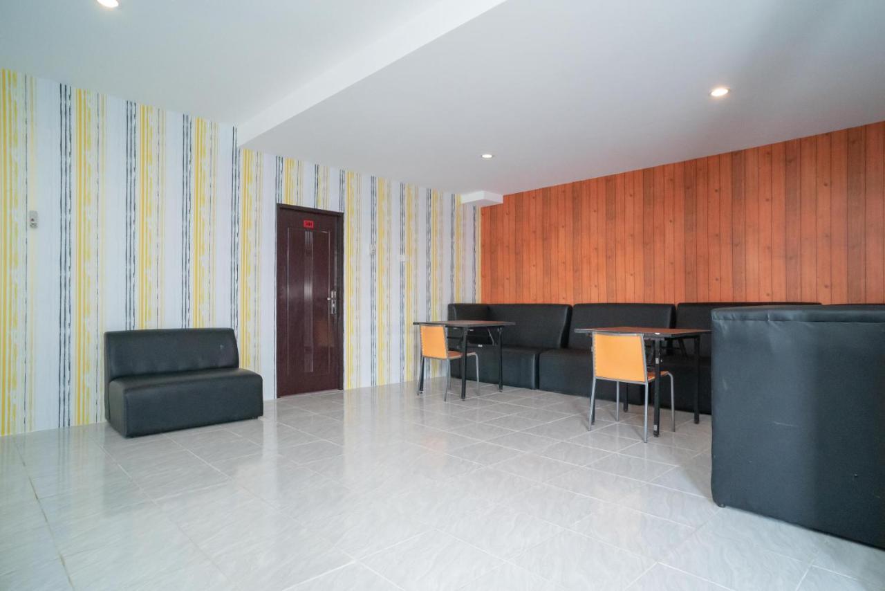 Reddoorz Plus Near Itc Cempaka Mas 2 Jakarta Exteriör bild