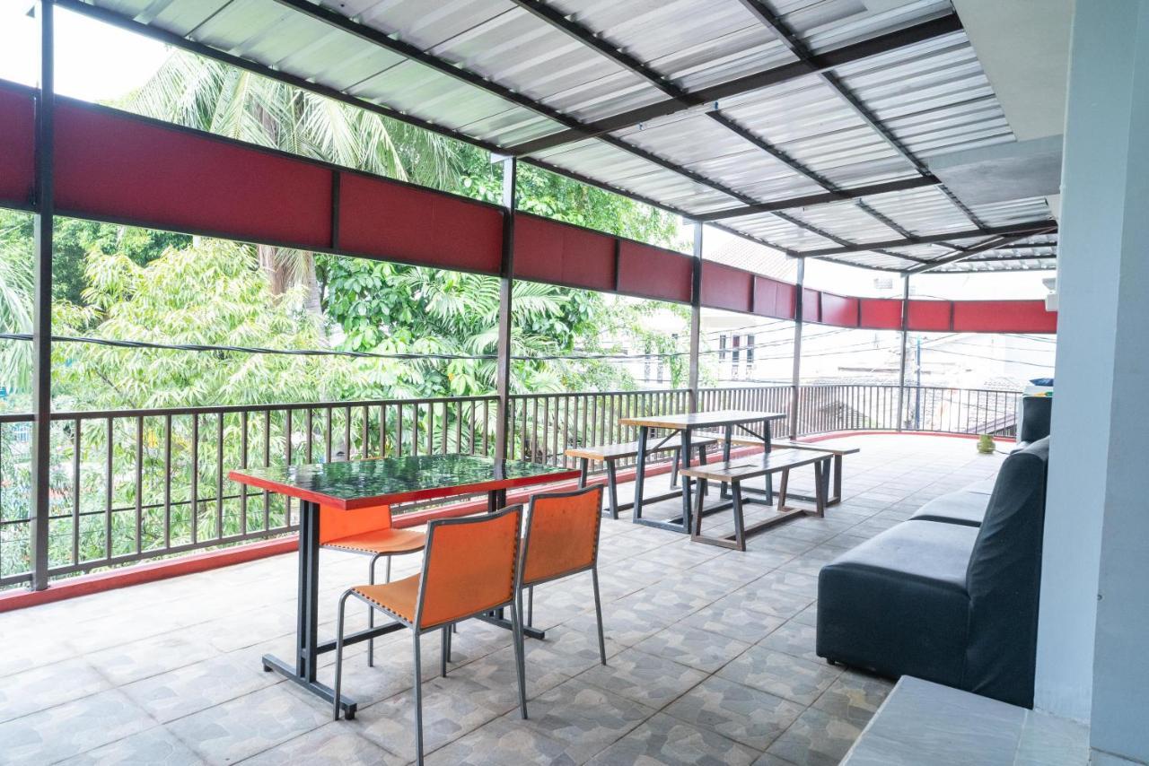 Reddoorz Plus Near Itc Cempaka Mas 2 Jakarta Exteriör bild