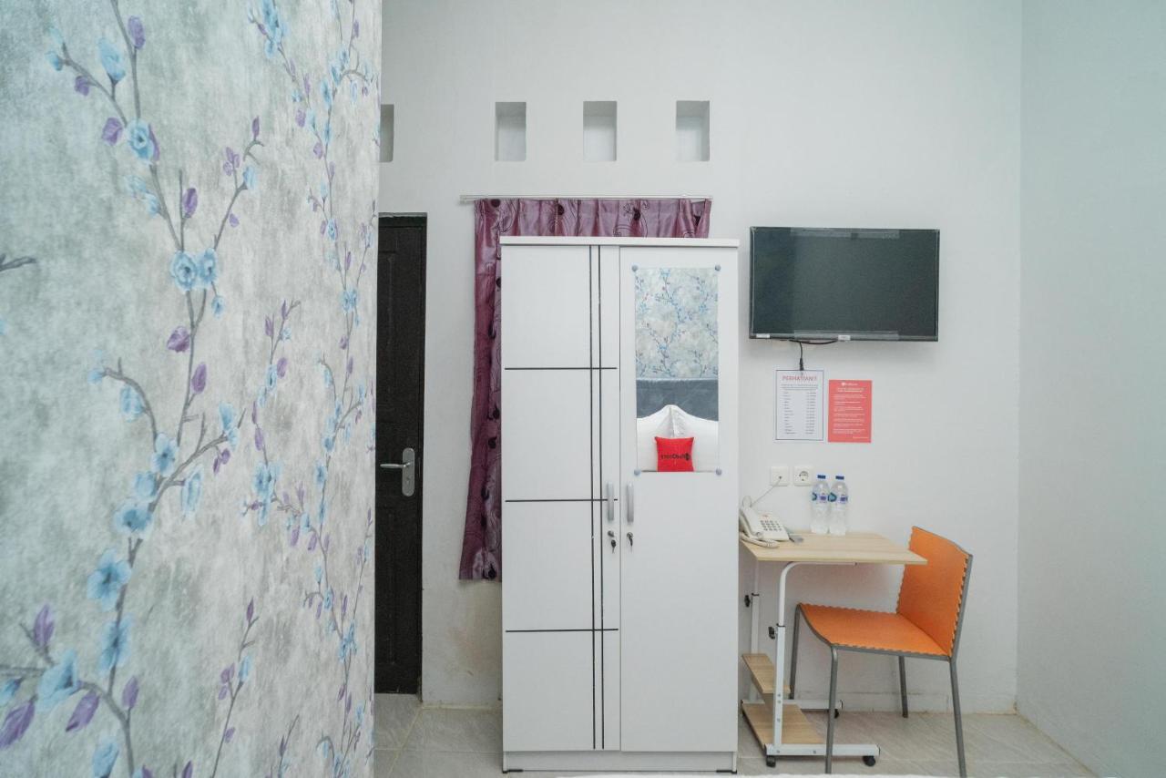 Reddoorz Plus Near Itc Cempaka Mas 2 Jakarta Exteriör bild