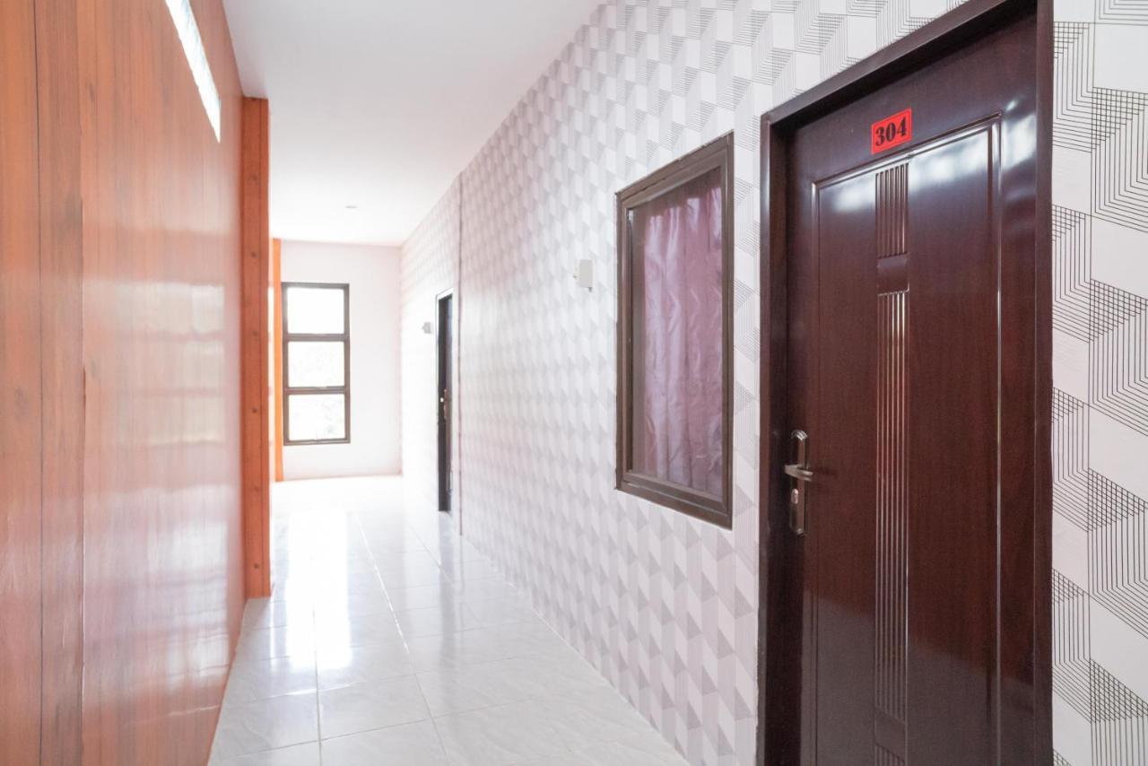 Reddoorz Plus Near Itc Cempaka Mas 2 Jakarta Exteriör bild