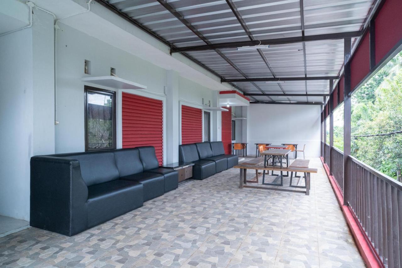 Reddoorz Plus Near Itc Cempaka Mas 2 Jakarta Exteriör bild