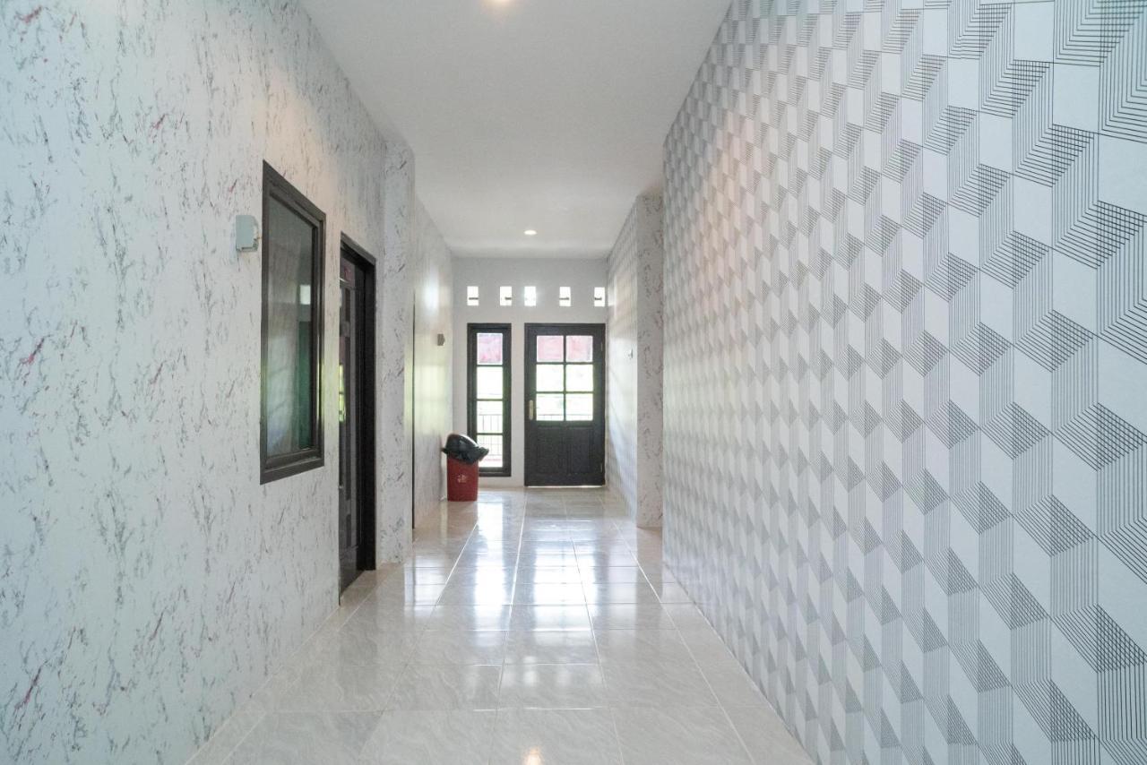 Reddoorz Plus Near Itc Cempaka Mas 2 Jakarta Exteriör bild