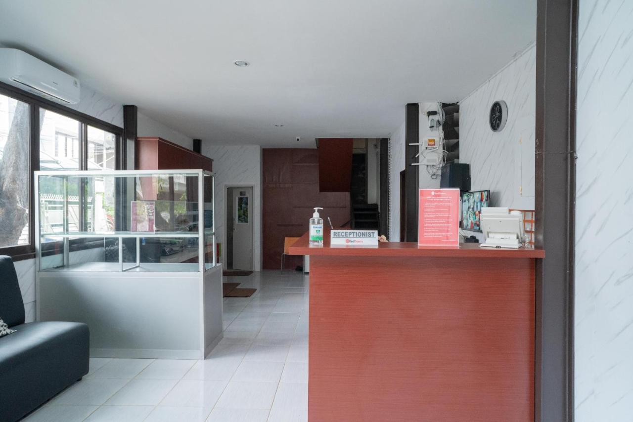 Reddoorz Plus Near Itc Cempaka Mas 2 Jakarta Exteriör bild