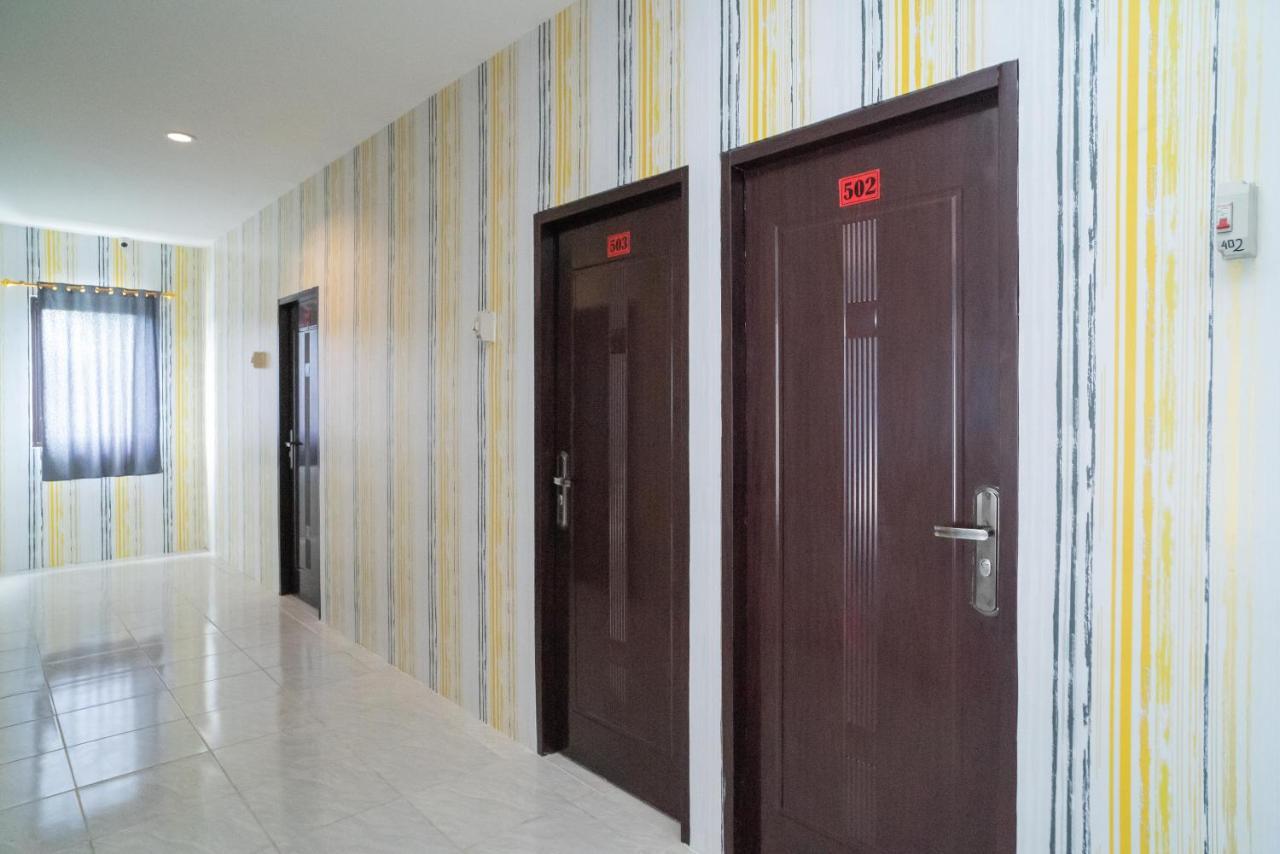 Reddoorz Plus Near Itc Cempaka Mas 2 Jakarta Exteriör bild