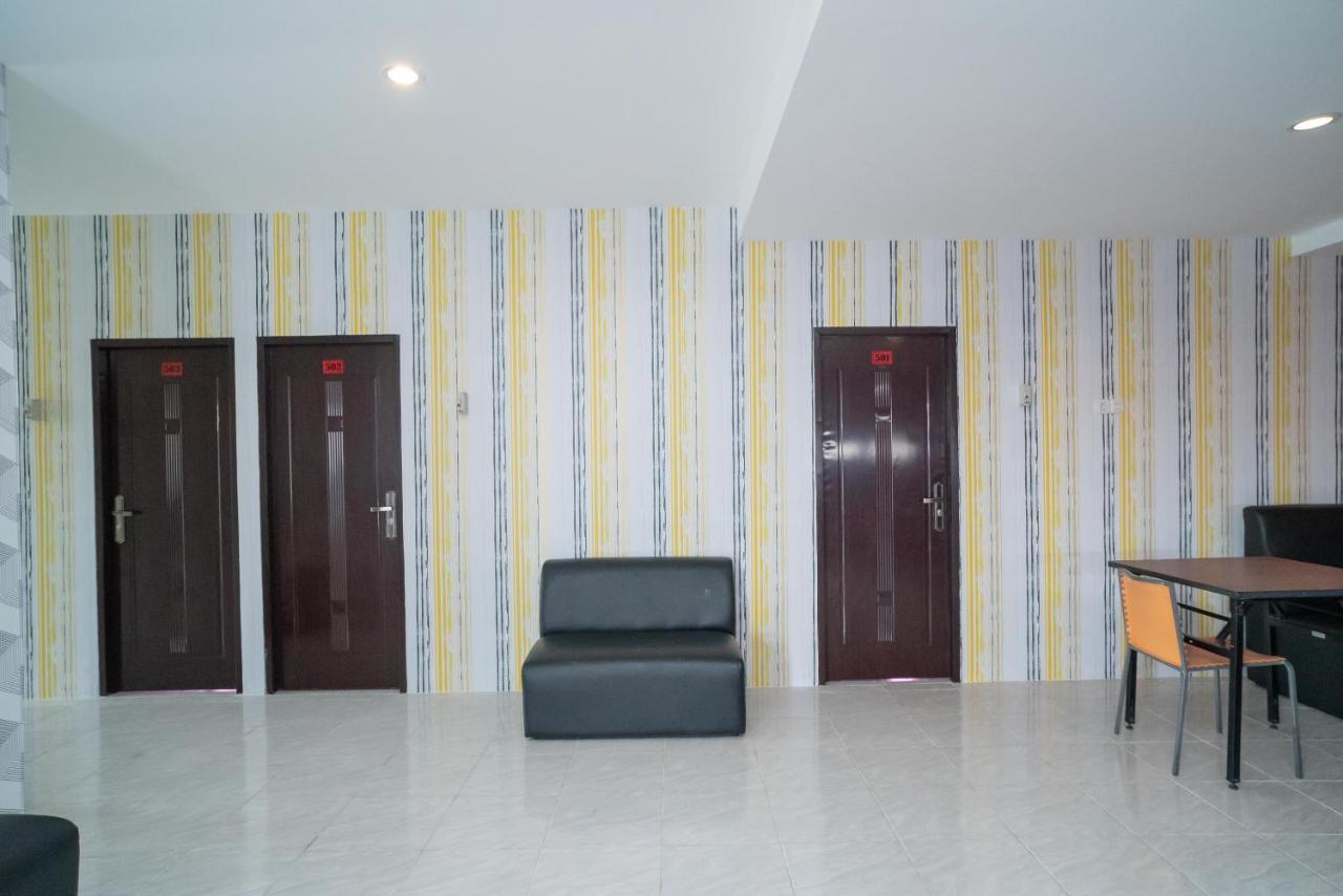 Reddoorz Plus Near Itc Cempaka Mas 2 Jakarta Exteriör bild