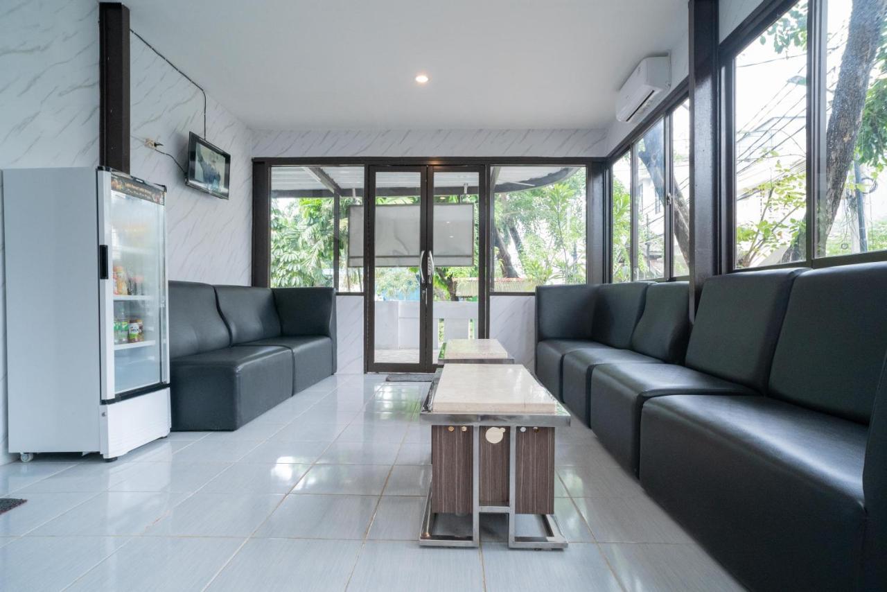 Reddoorz Plus Near Itc Cempaka Mas 2 Jakarta Exteriör bild
