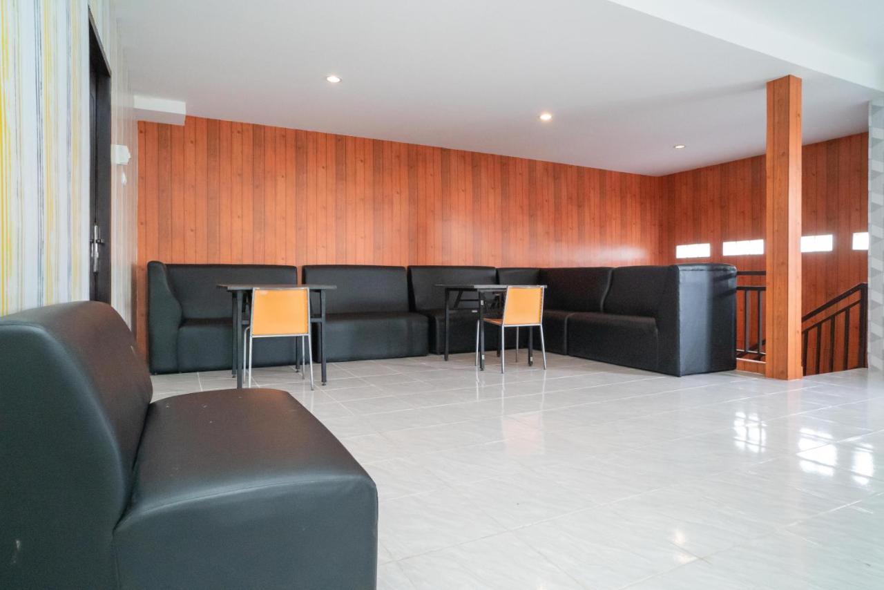 Reddoorz Plus Near Itc Cempaka Mas 2 Jakarta Exteriör bild