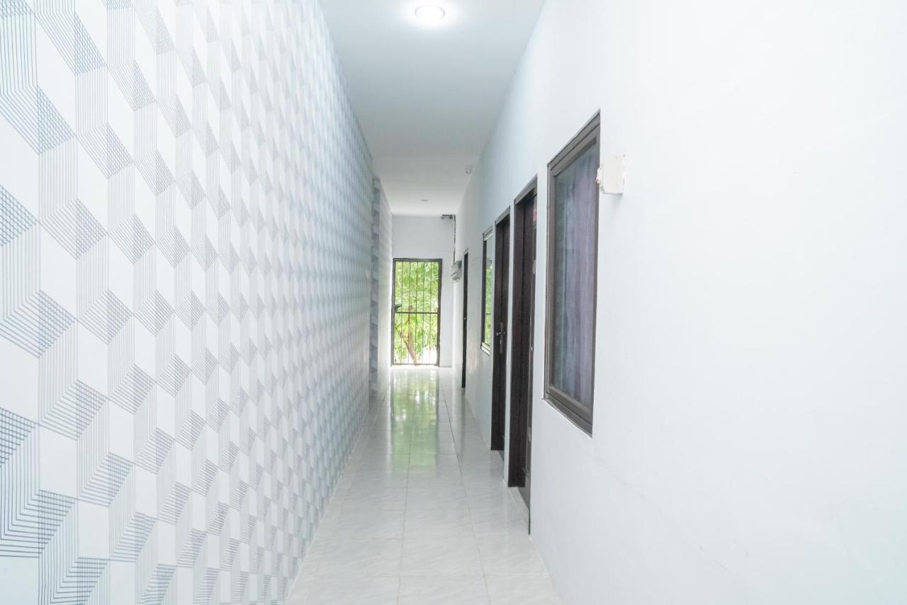 Reddoorz Plus Near Itc Cempaka Mas 2 Jakarta Exteriör bild
