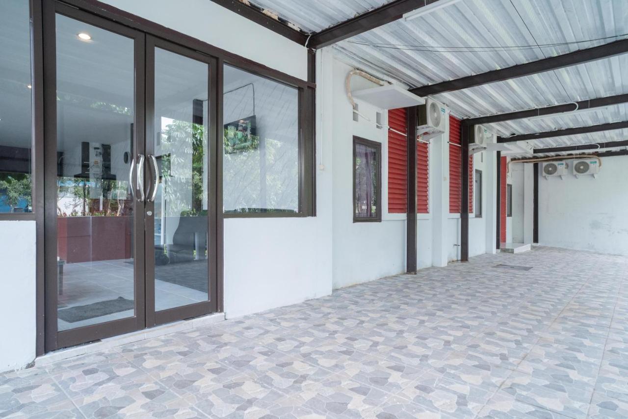 Reddoorz Plus Near Itc Cempaka Mas 2 Jakarta Exteriör bild