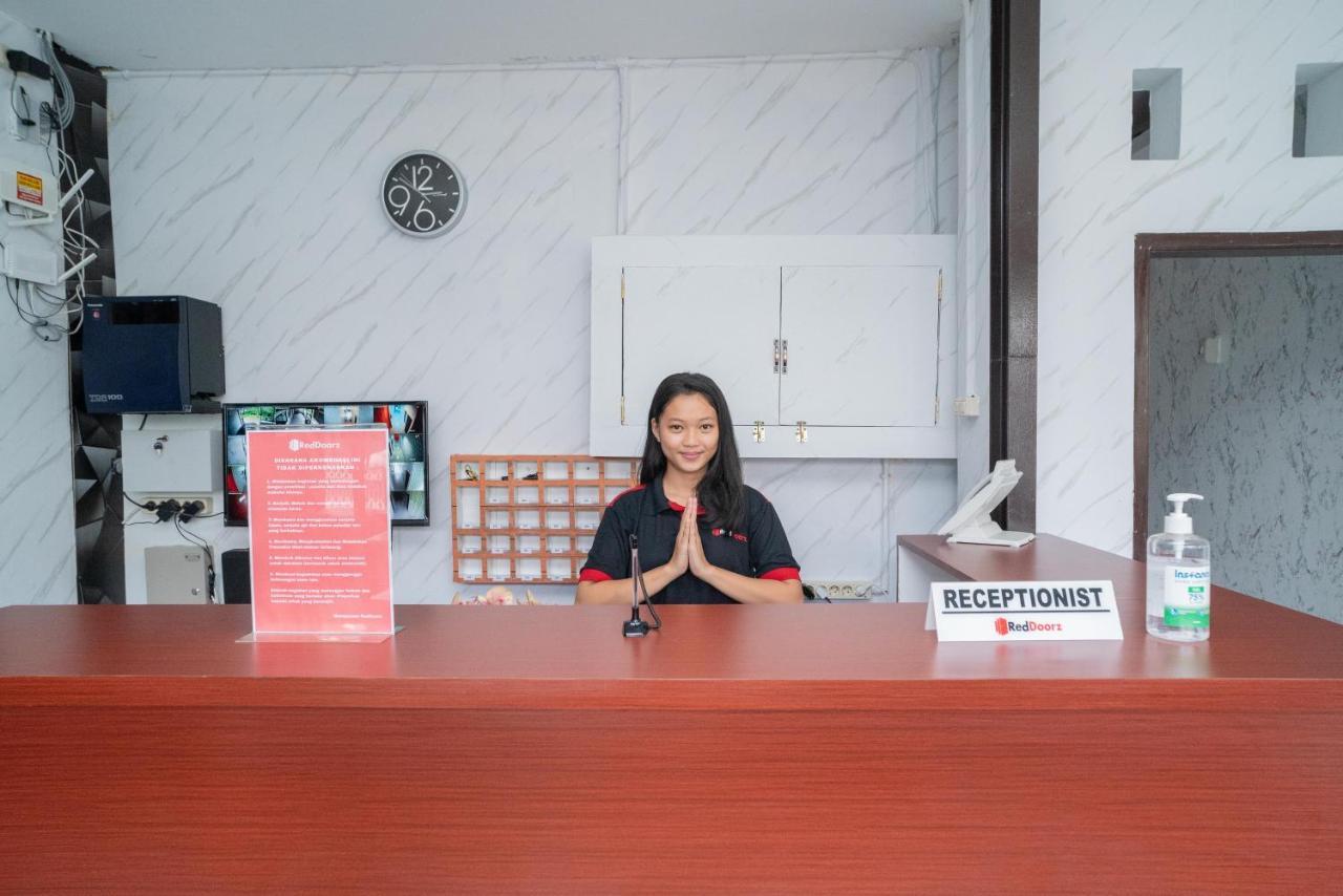 Reddoorz Plus Near Itc Cempaka Mas 2 Jakarta Exteriör bild