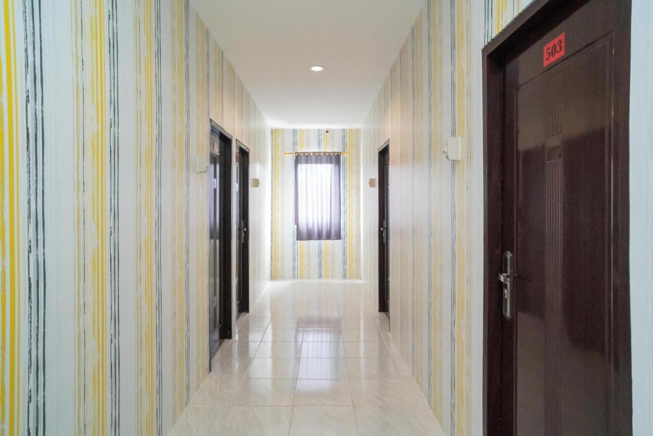 Reddoorz Plus Near Itc Cempaka Mas 2 Jakarta Exteriör bild