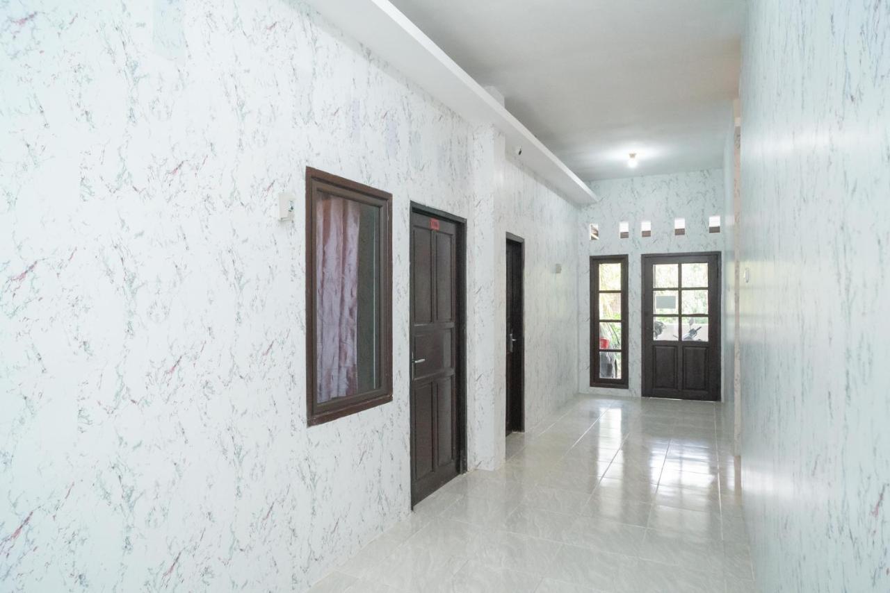 Reddoorz Plus Near Itc Cempaka Mas 2 Jakarta Exteriör bild