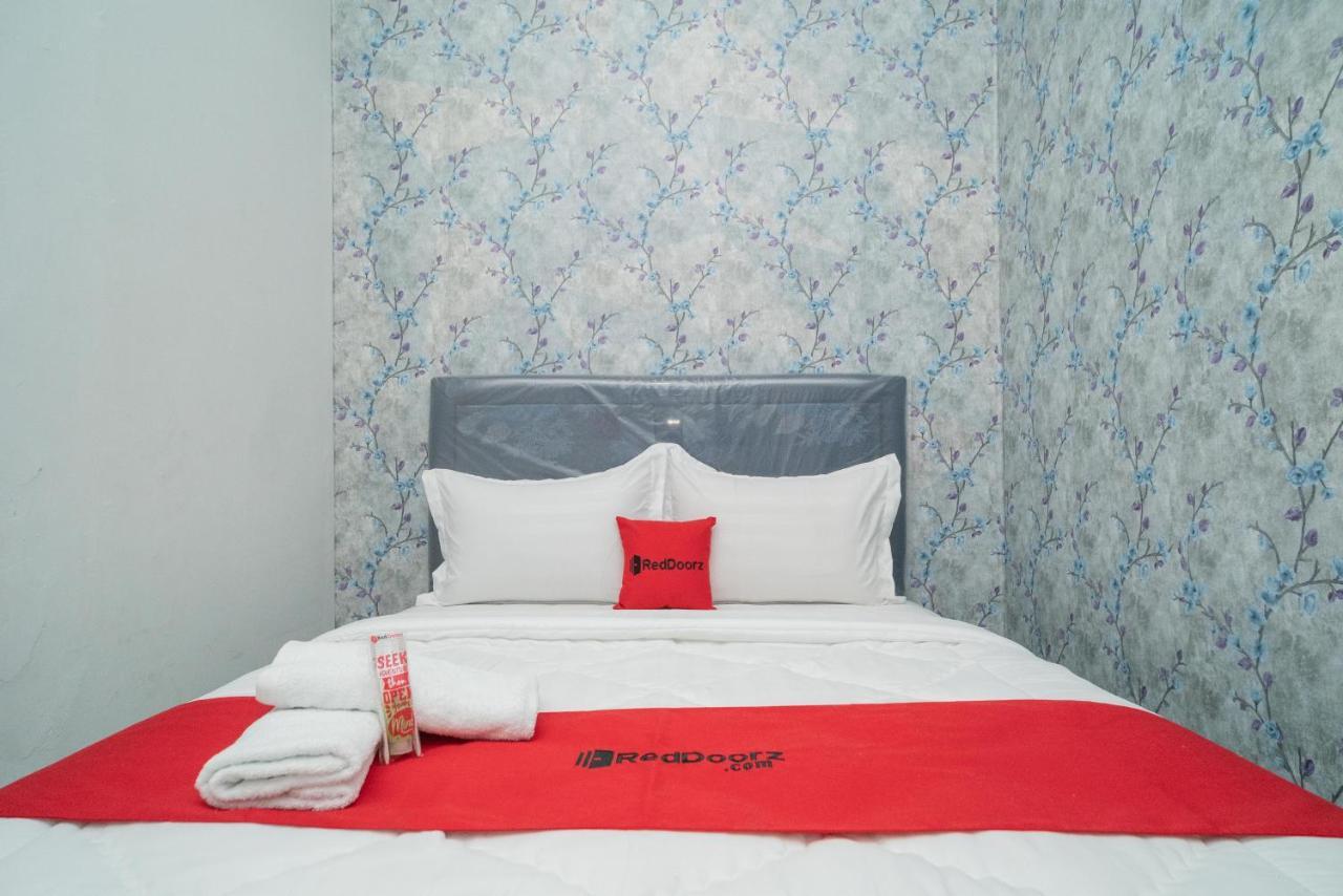 Reddoorz Plus Near Itc Cempaka Mas 2 Jakarta Exteriör bild